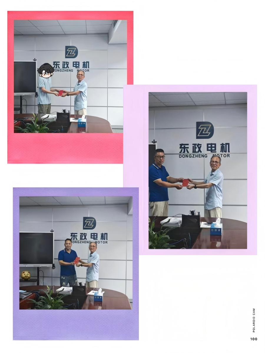 1785914479383871.jpg 金榜题名的子女家长和东政董事长的合影.jpg